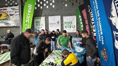 Sicredi Grandes Lagos PR/SP promove ação de sustentabilidade durante Campeonato Santiago de Pesca Esportiva